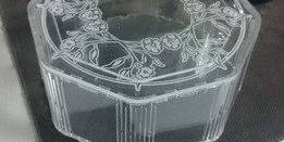 Шкатулка с гравировкой цветочного узора