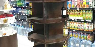 Витрина в форме бутылки