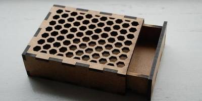 Шкатулка соты сквозной резкой