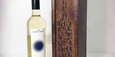 Ажурная подарочная упаковка для вина на 8 марта