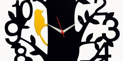 Часы с птичкой