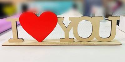 8 марта надпись люблю тебя