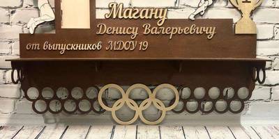 Медальница 102