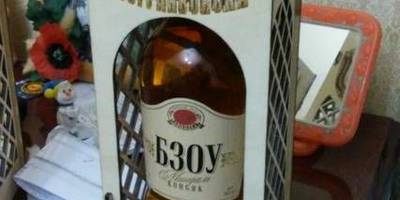 Под бутылку из фанеры