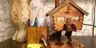 Часы настольные избушка на курьих ножках с органайзером