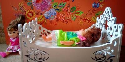 Кукольная мебель - кровать резная