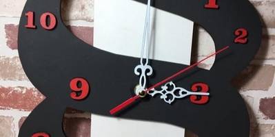 Часы в форме восьмерки