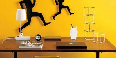 Часы время бежит настенные