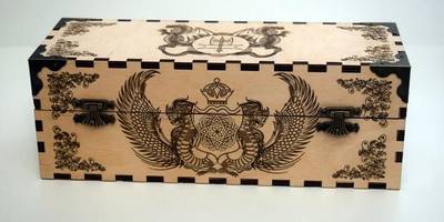 Шкатулка коробка с гравировкой по бортам