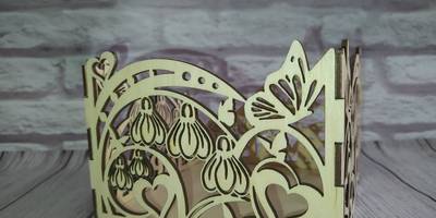 8 марта салфетница