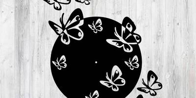 Часы настенная композиция с бабочками