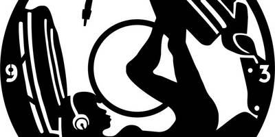 Часы наушники и девушка