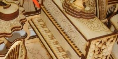 Шкатулка пианино с гравировкой