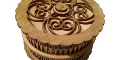 Круглая узорчатая коробочка