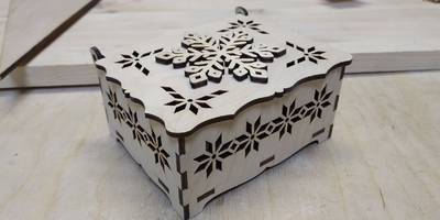 Шкатулка со снежинками