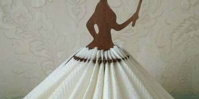 Салфетница дама с зонтом