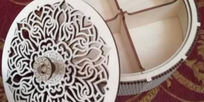 Шкатулка круглая с 4 отсеками