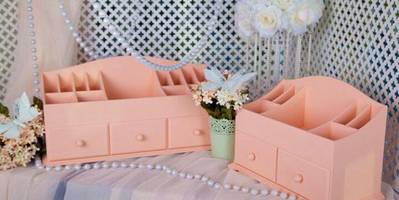 Бежевый комодик для косметики в подарок на 8 марта