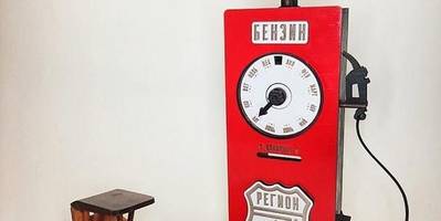 Часы бензоколонка календарь