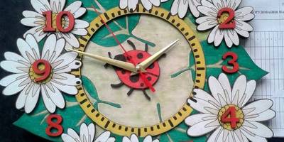 Часы ромашки и божья коровка