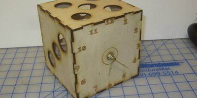 Часы настольные кубик