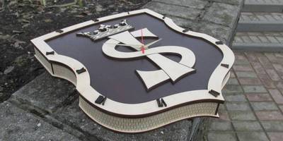 Часы герб настенные