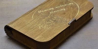 Шкатулка для денег в морилке