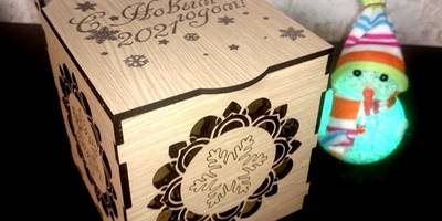 Шкатулка новогодняя кубиком с гравировкой