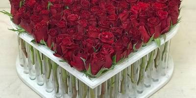 Сердце для пробирок с розами на 8 марта