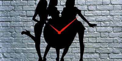 Часы три девушки