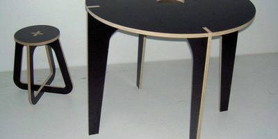 Стол круглый и табурет