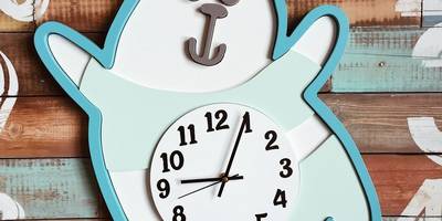 Часы детские настенные летящий мишка