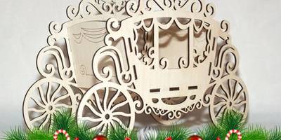 Шкатулка в виде кареты с узорами