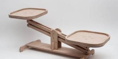 Игрушечные весы из фанеры