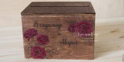 Шкатулка box with roses