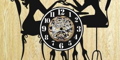 Часы в подарок подруге на 8 марта