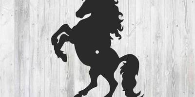 Часы конь на дыбах