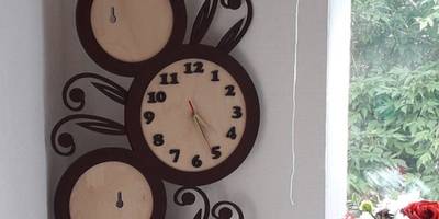 Часы вертикальные фоторамки в кружок