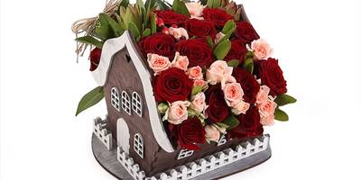 Цветочный домик с заборчиком