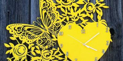 Часы сердце цветы бабочка желтые