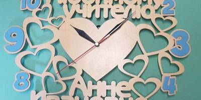 Часы любимому учителю сердечки простые