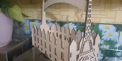 Ящик для цветов на 8 марта эйфелева башня