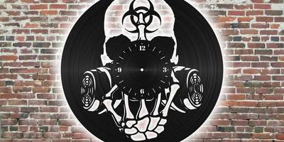 Часы череп в противогазе