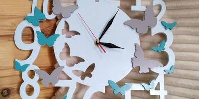 Часы цветы настенные с бабочками