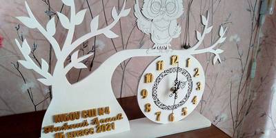 Часы настольные сова на дереве в подарок