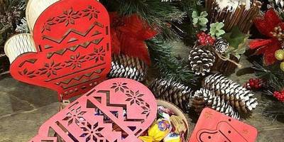 Новогодняя коробка варежка 22