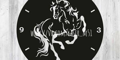 Часы лошадь на дыбах