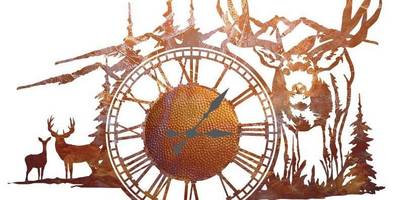 Часы олени в лесу