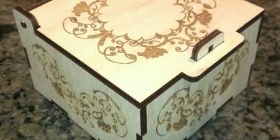 Шкатулка мелкая с замком и гравировкой