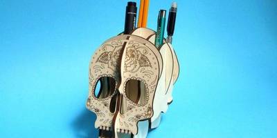 Голова скелета для карандашей